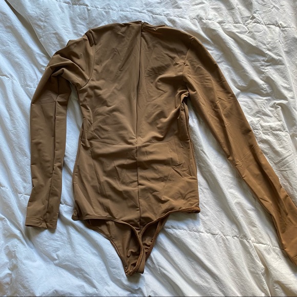 NWT basal bodysuit shapewear long sleeve tan/camel sz m - Picture 3 of 5